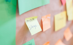 Symbolic image: Notes on a board (Photo: Steffen Walther and Jan Bernert)