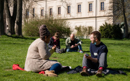 Seminar work in the fresh air (Photo: Henry Sowinski)