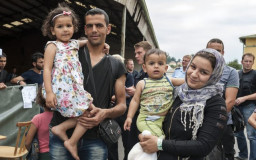 Syrische Familie erreicht Passau, August 2015 (Foto: Jazzmany / Shutterstock)