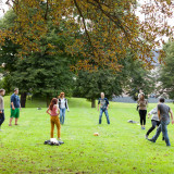 The participants of the seminars playing ball on the lawn in front of the Reithaus