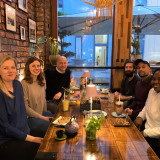 Farewell round in the cafe: Katrin Birnschein, Dorit Machell, Eric Wrasse, Maximilian Franz, Tariq Mian und Caroline Ndiku (from left /​ Photo: private)