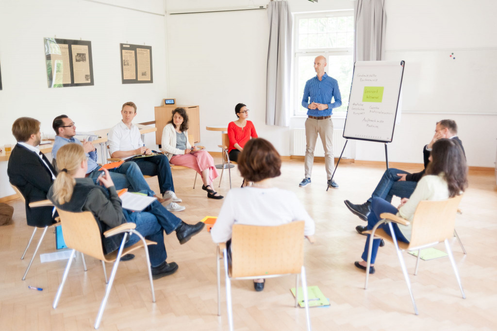 Speaking without words: mastering body language in workshops (Photo: Steffen Walther and Jan Bernert)