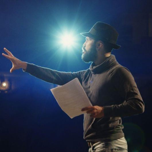 Theater für Menschenrechte einsetzen (Foto: EvgeniyShkolenko_GettyImagesPro_Canva)