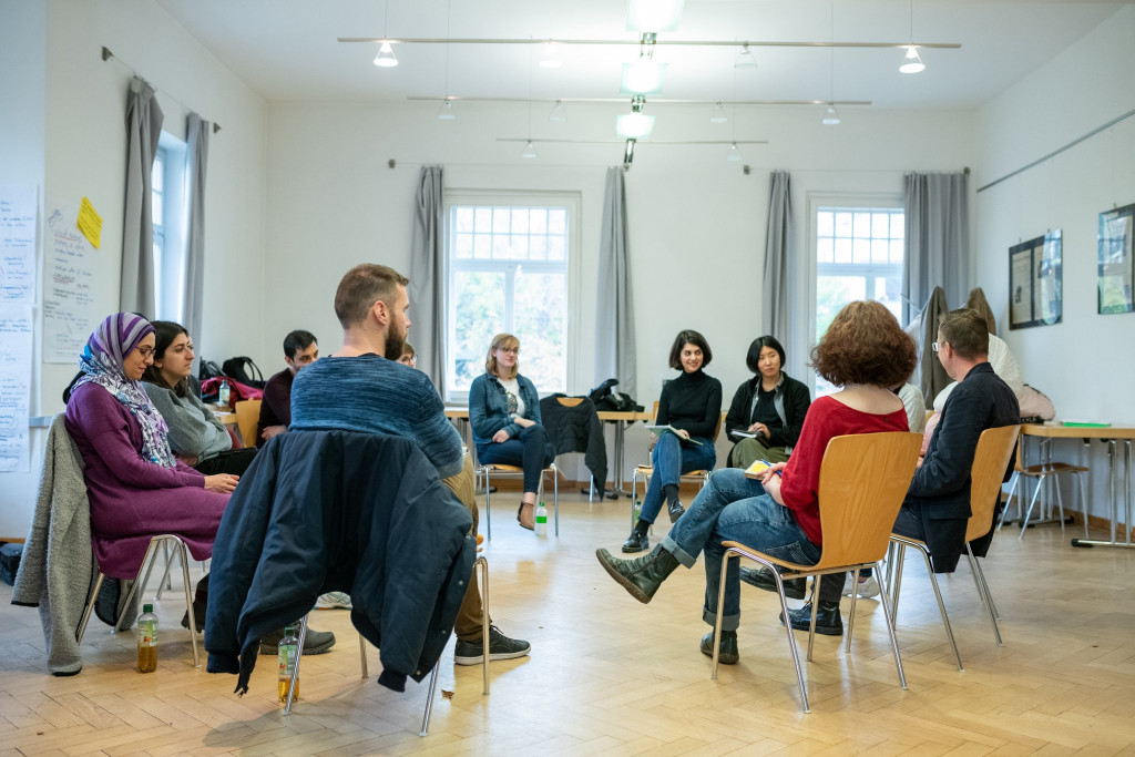 Junge Menschen im Seminar /​ Foto: Thomas Müller
