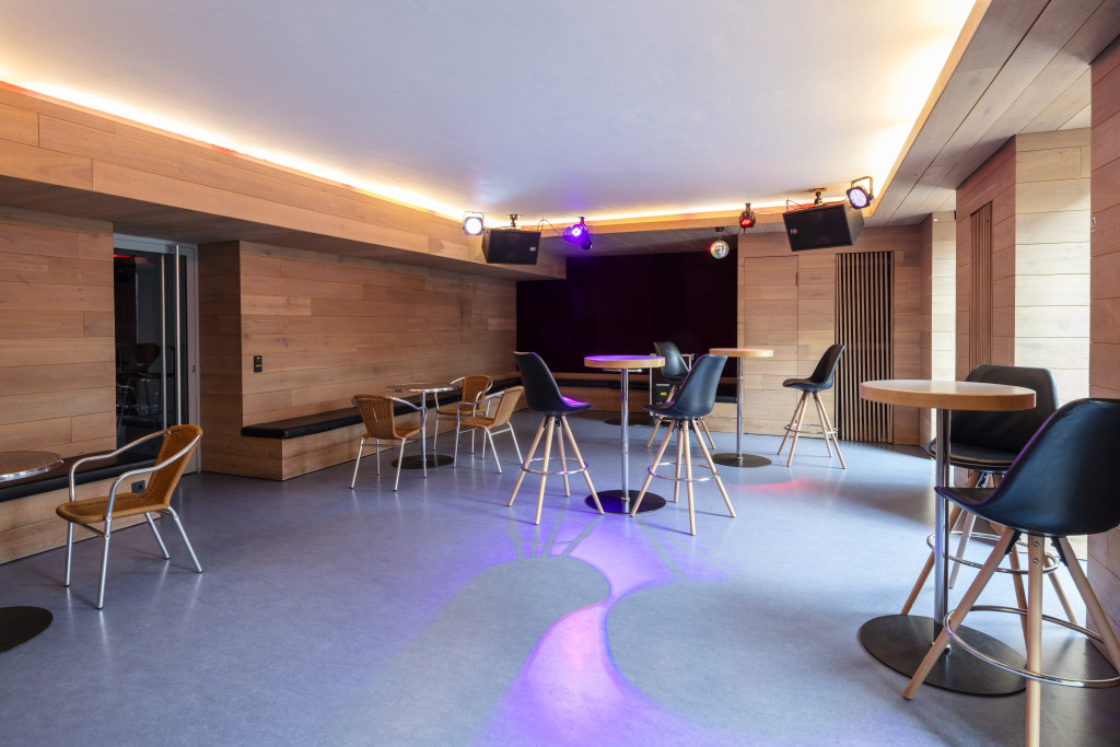 Disco im Keller
